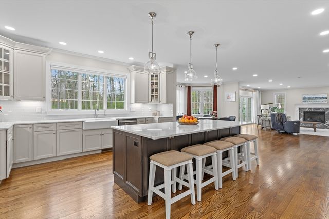 14 Charles St, North Reading, MA 01864