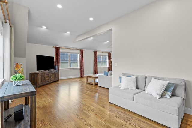 14 Charles St, North Reading, MA 01864