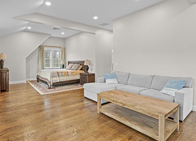 14 Charles St, North Reading, MA 01864