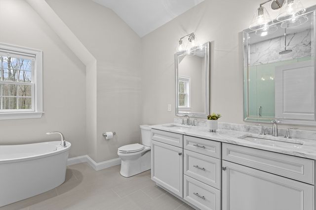 14 Charles St, North Reading, MA 01864