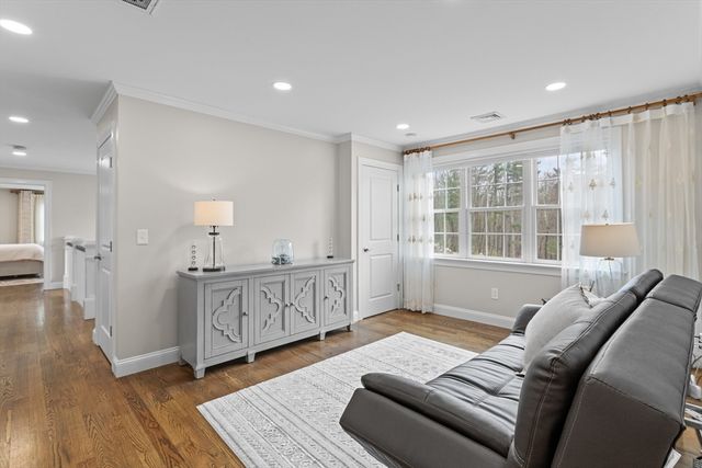 14 Charles St, North Reading, MA 01864