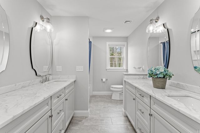 14 Charles St, North Reading, MA 01864