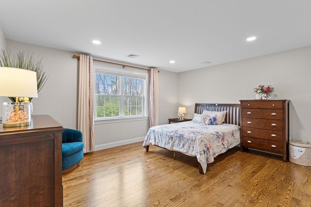 14 Charles St, North Reading, MA 01864