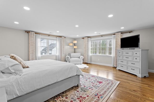 14 Charles St, North Reading, MA 01864