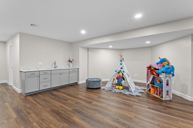 14 Charles St, North Reading, MA 01864