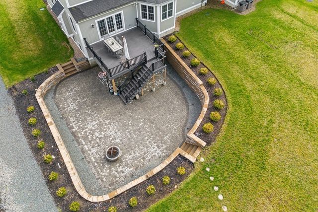 14 Charles St, North Reading, MA 01864