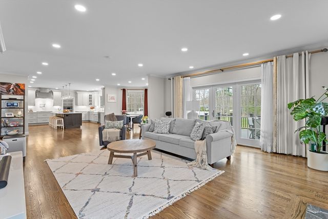 14 Charles St, North Reading, MA 01864