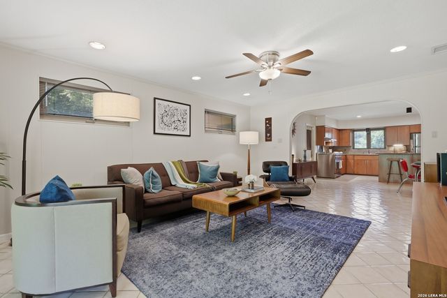 246 W GLENVIEW DR, San Antonio, TX 78228