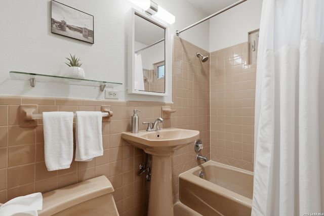 246 W GLENVIEW DR, San Antonio, TX 78228