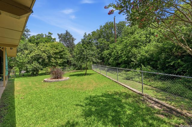 246 W GLENVIEW DR, San Antonio, TX 78228