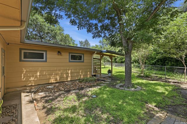 246 W GLENVIEW DR, San Antonio, TX 78228