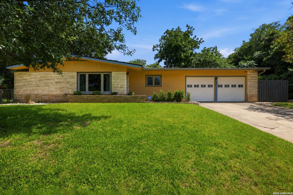 246 W GLENVIEW DR, San Antonio, TX 78228