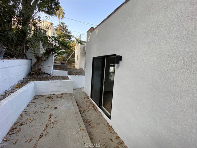 3106 W Berkeley Avenue, Los Angeles, CA 90026