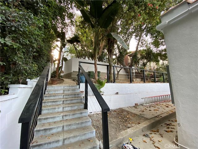 3106 W Berkeley Avenue, Los Angeles, CA 90026