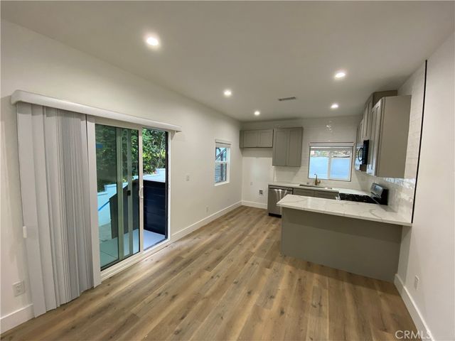 3106 W Berkeley Avenue, Los Angeles, CA 90026