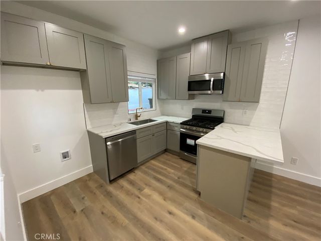 3106 W Berkeley Avenue, Los Angeles, CA 90026