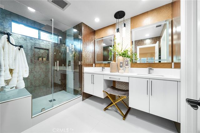 28 Boulder Creek, Irvine, CA 92602