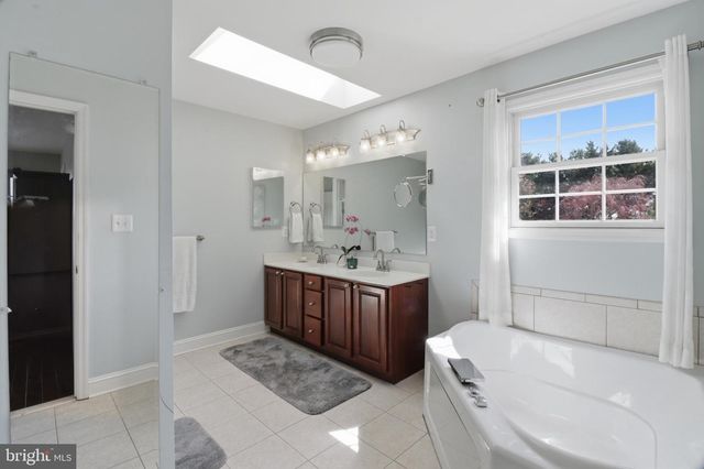 320 WHEATSHEAF DR, New Castle, DE 19720