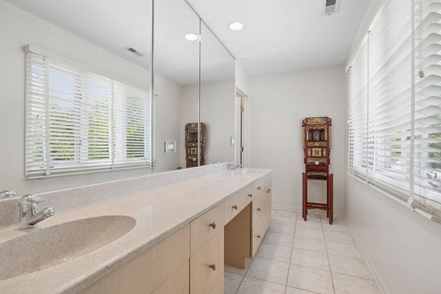 3639 Pebble Beach Road, Northbrook, IL 60062