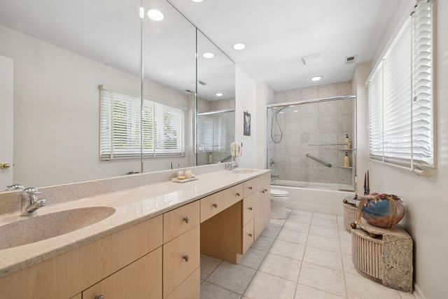 3639 Pebble Beach Road, Northbrook, IL 60062
