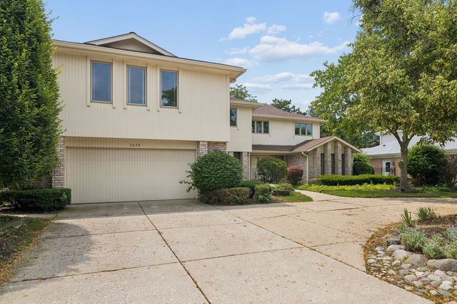 3639 Pebble Beach Road, Northbrook, IL 60062