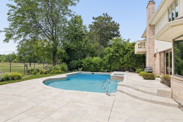 3639 Pebble Beach Road, Northbrook, IL 60062