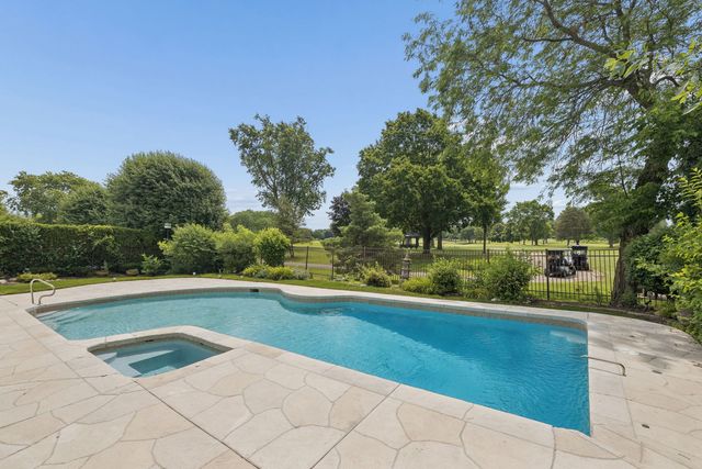3639 Pebble Beach Road, Northbrook, IL 60062