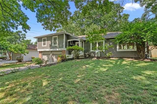 10810 Oak Street, Kansas City, MO 64114
