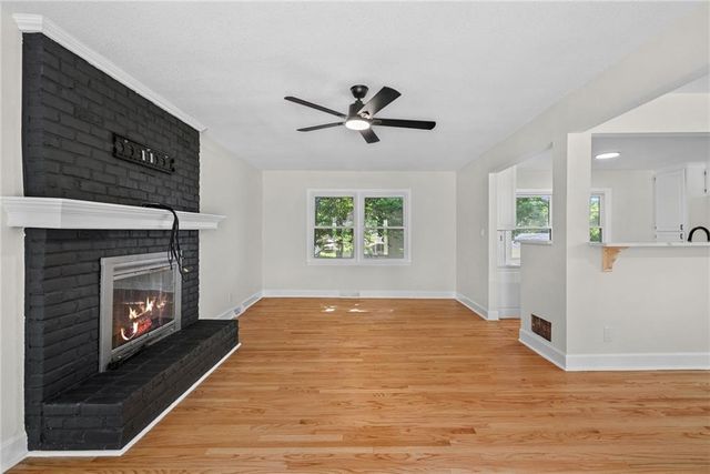 10810 Oak Street, Kansas City, MO 64114