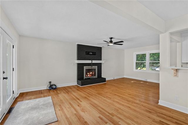 10810 Oak Street, Kansas City, MO 64114