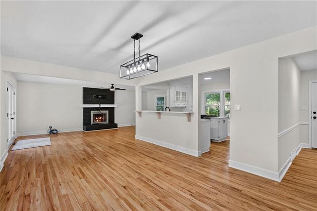 10810 Oak Street, Kansas City, MO 64114