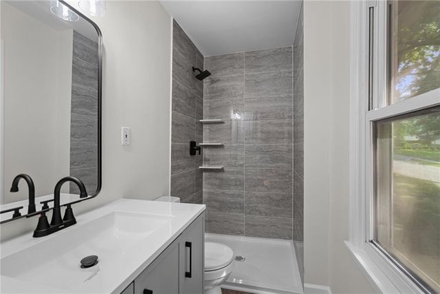 10810 Oak Street, Kansas City, MO 64114
