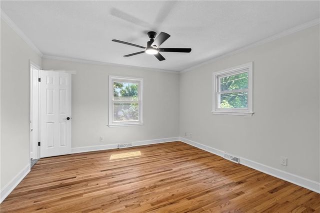 10810 Oak Street, Kansas City, MO 64114