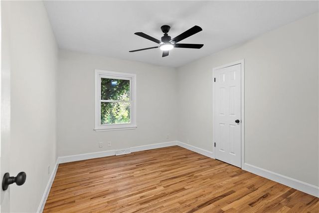10810 Oak Street, Kansas City, MO 64114