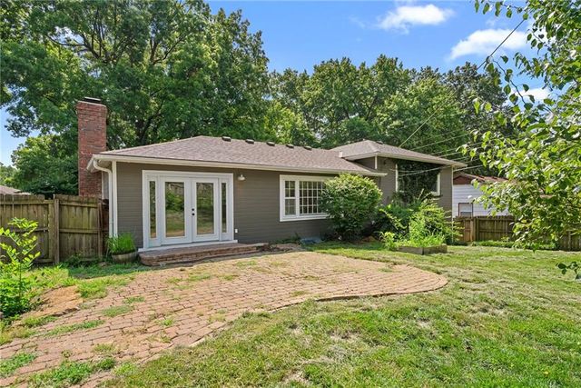 10810 Oak Street, Kansas City, MO 64114