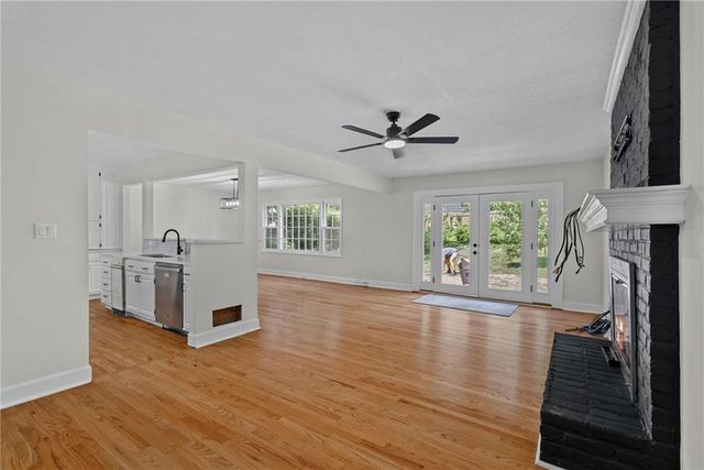 10810 Oak Street, Kansas City, MO 64114