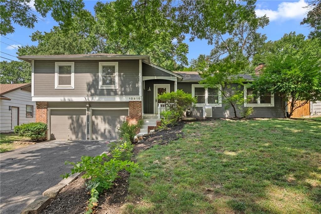 10810 Oak Street, Kansas City, MO 64114