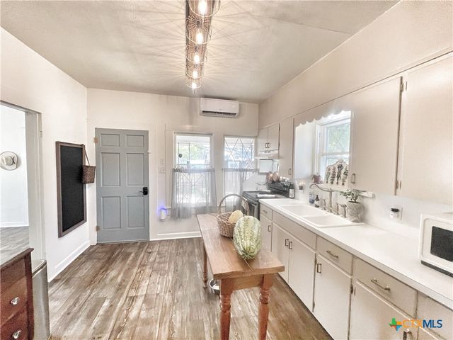 1015 Zunker Street, Seguin, TX 78155
