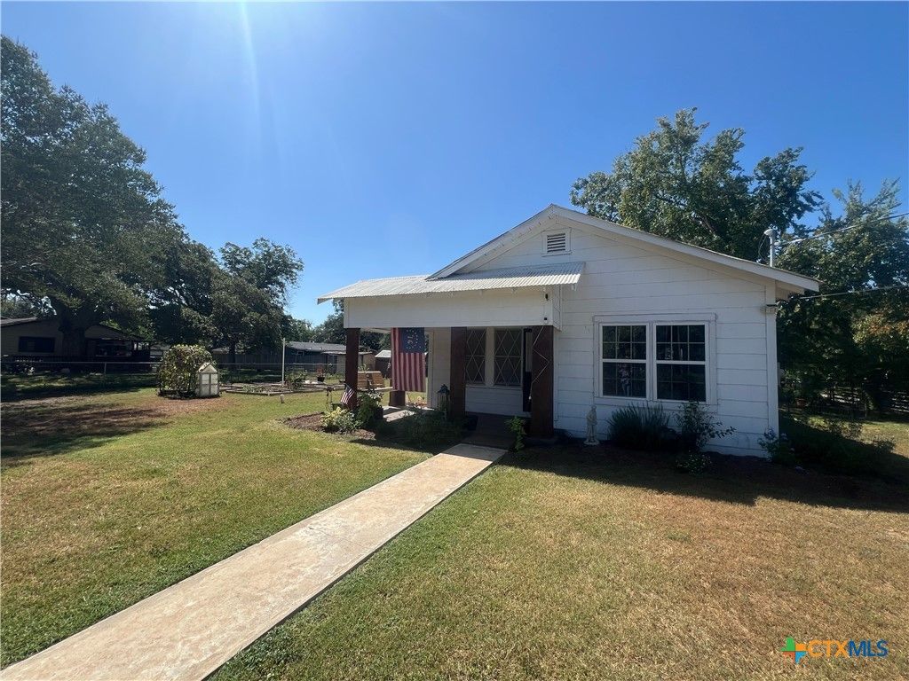 1015 Zunker Street, Seguin, TX 78155
