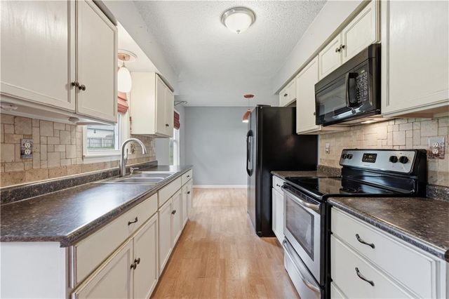 2602 Leewood Road, Harrisonville, MO 64701