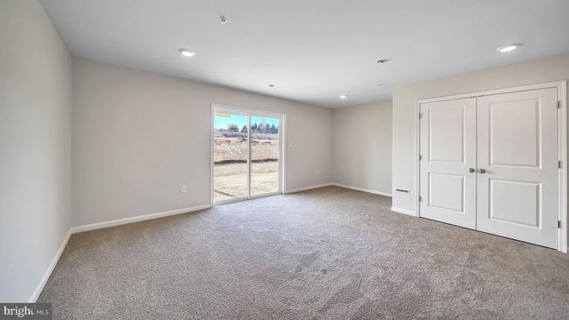 8336 ALEXANDER CT, Breinigsville, PA 18031