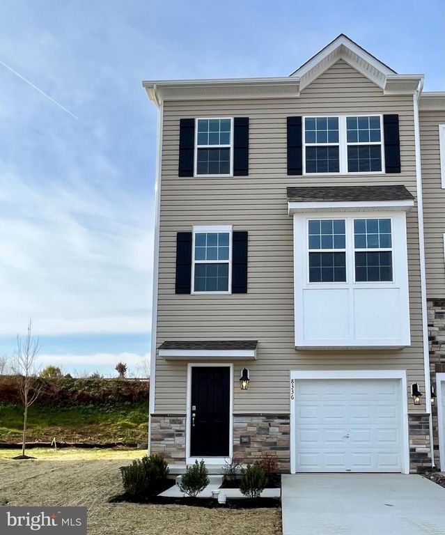 8336 ALEXANDER CT, Breinigsville, PA 18031