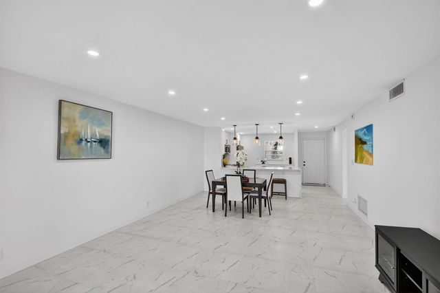 2300 NE 1st Lane 201, Boynton Beach, FL 33435