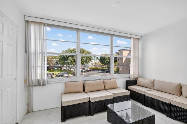 2300 NE 1st Lane 201, Boynton Beach, FL 33435