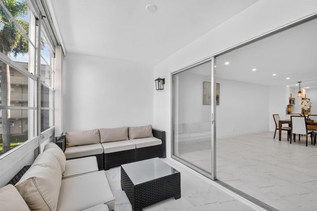 2300 NE 1st Lane 201, Boynton Beach, FL 33435