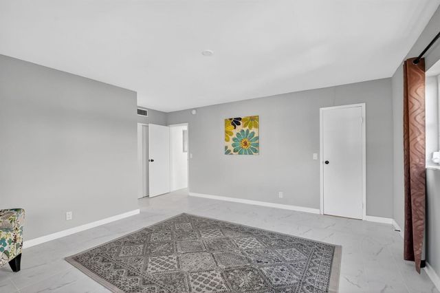 2300 NE 1st Lane 201, Boynton Beach, FL 33435