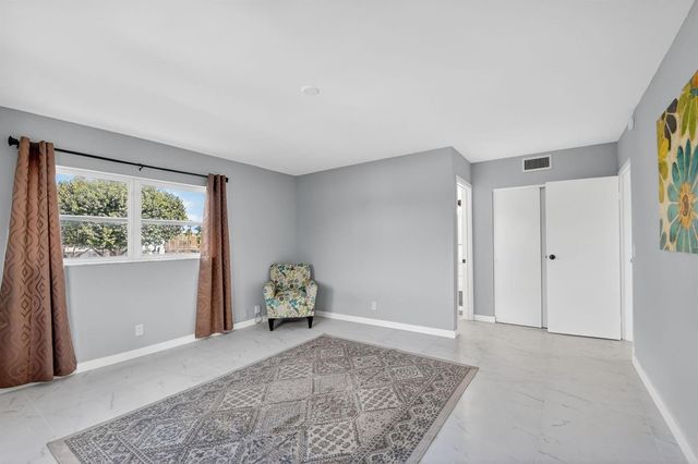 2300 NE 1st Lane 201, Boynton Beach, FL 33435