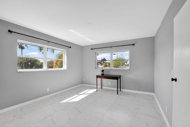 2300 NE 1st Lane 201, Boynton Beach, FL 33435