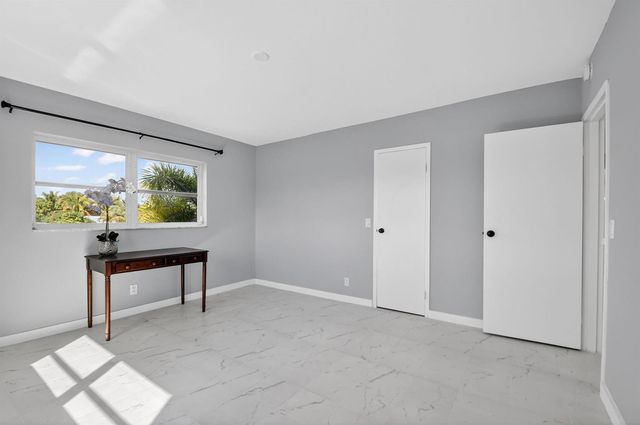 2300 NE 1st Lane 201, Boynton Beach, FL 33435