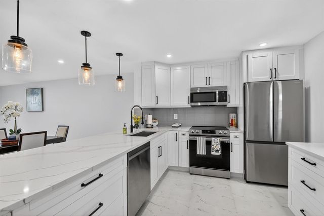 2300 NE 1st Lane 201, Boynton Beach, FL 33435